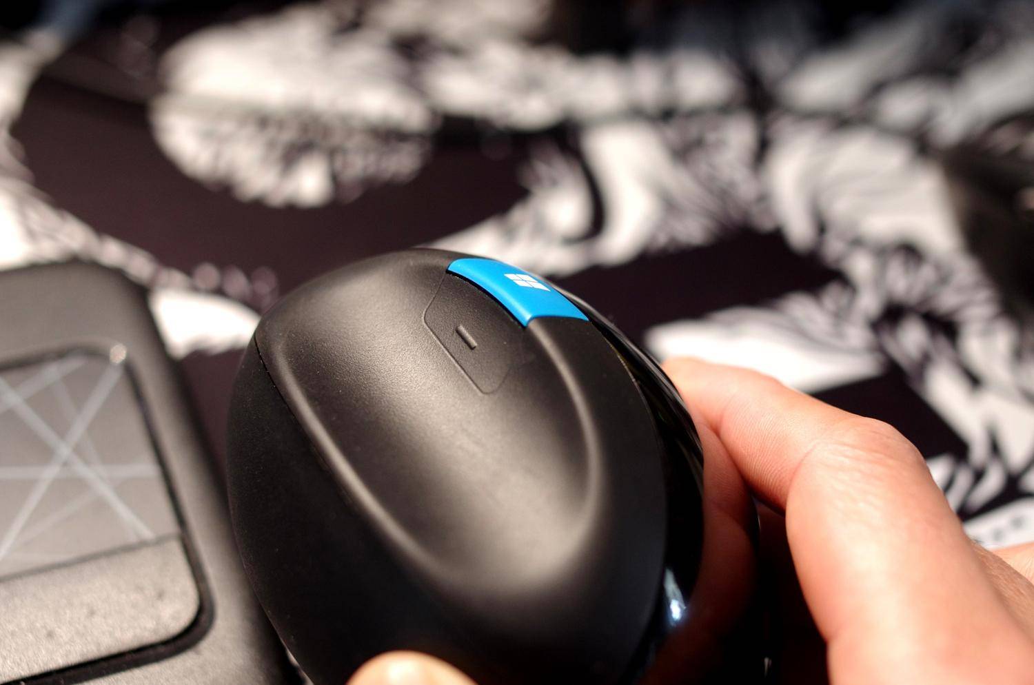 鎵嬫彙涓扮泩,鎻＄潃宸ㄨ垝鏈嶇殑榧犳爣