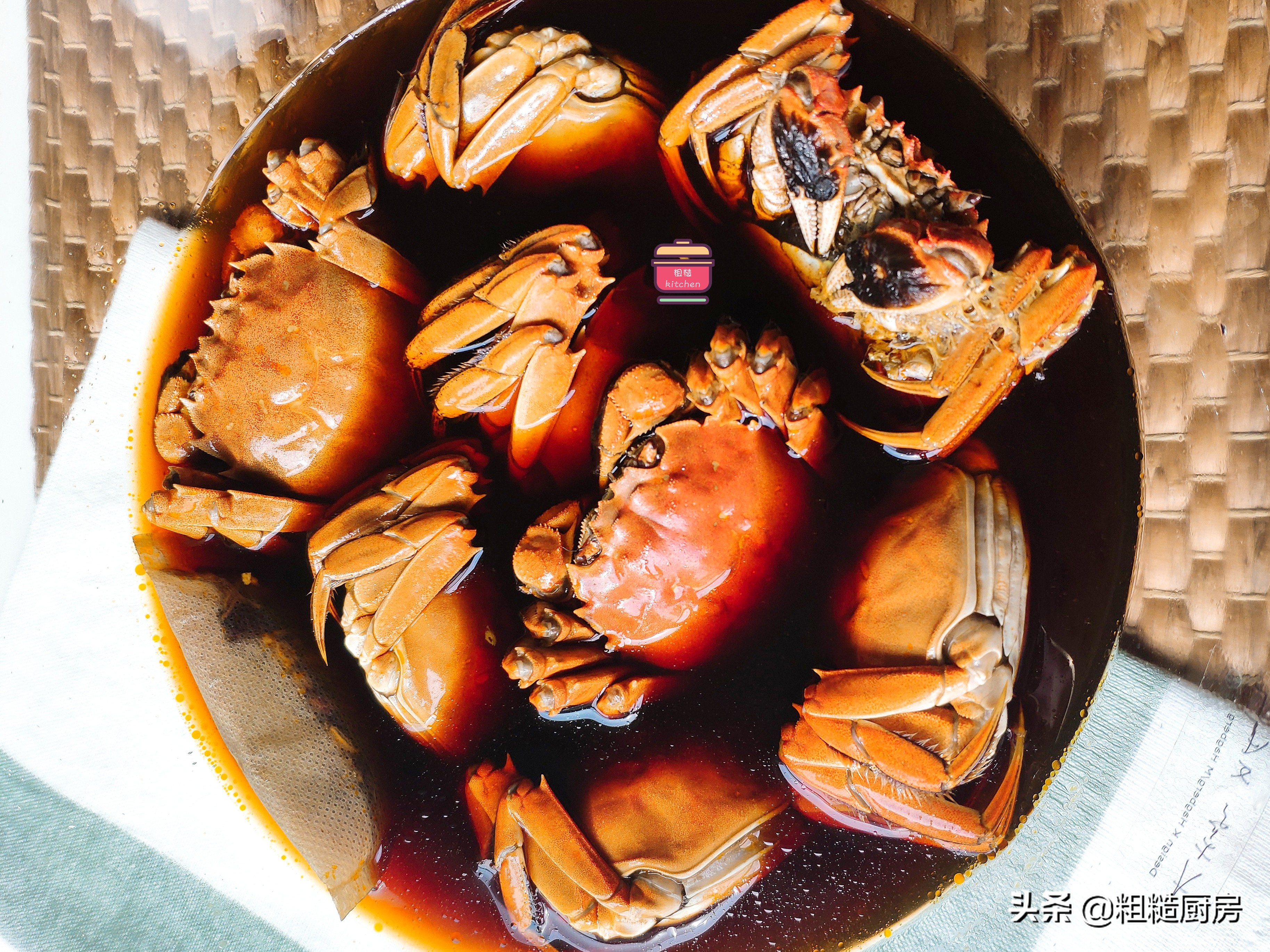 肥美大闸蟹这样吃最香,秋季肥美大闸蟹的吃法