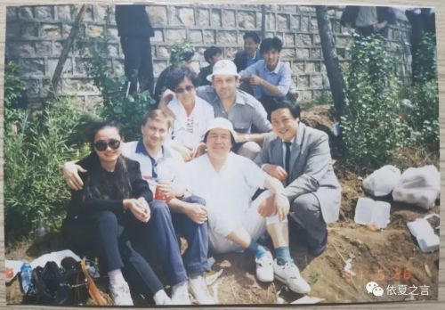 他一生两次入狱多次失业,他三次入狱成为亿万富翁