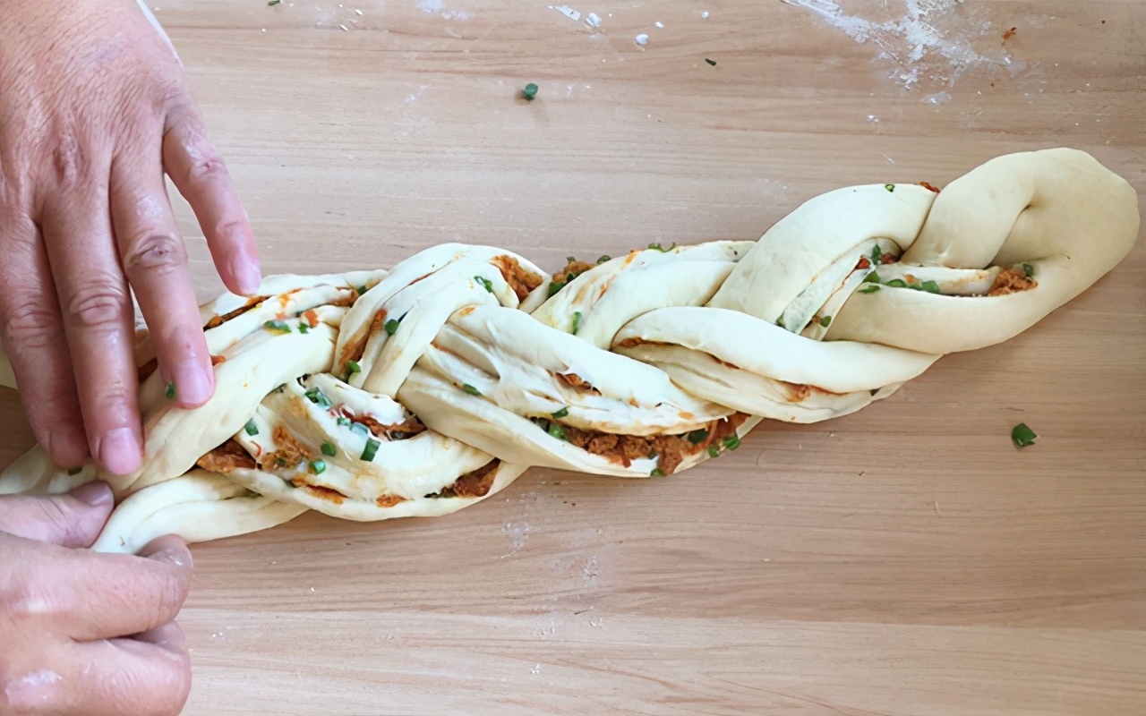 手撕软面包营养早餐奶香味大,手撕肉松面包超级松软全家的最爱