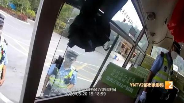 七十多岁老人全身抽搐是怎么回事,老人身体突然抽搐抖动是什么原因