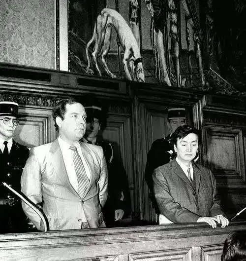 他是《洛丽塔》男主，畸形恋专业户，也是禁欲系不老男神