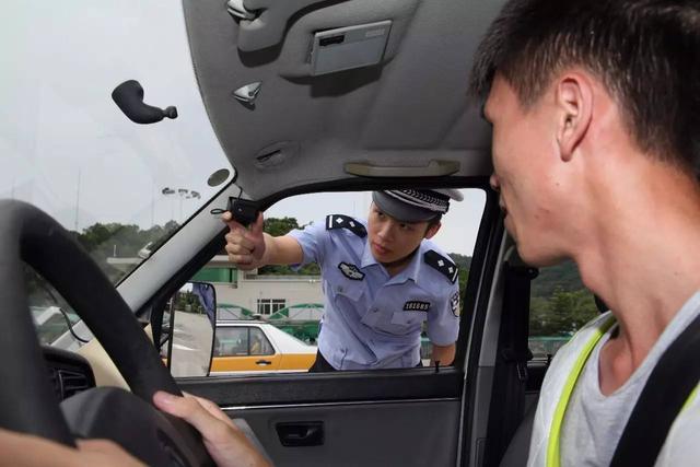 新交规已实施，开车忽略此步骤，扣二分罚二百