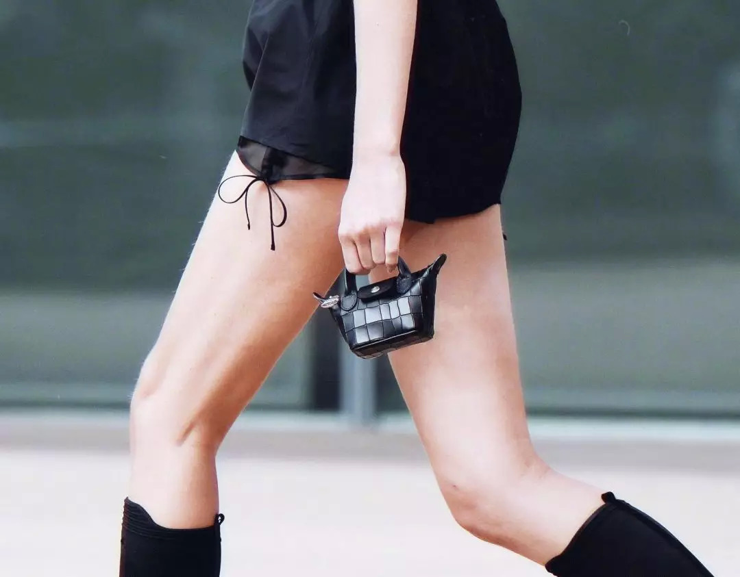 我的胸，我的手指，我的脚腕……都需要一只包包