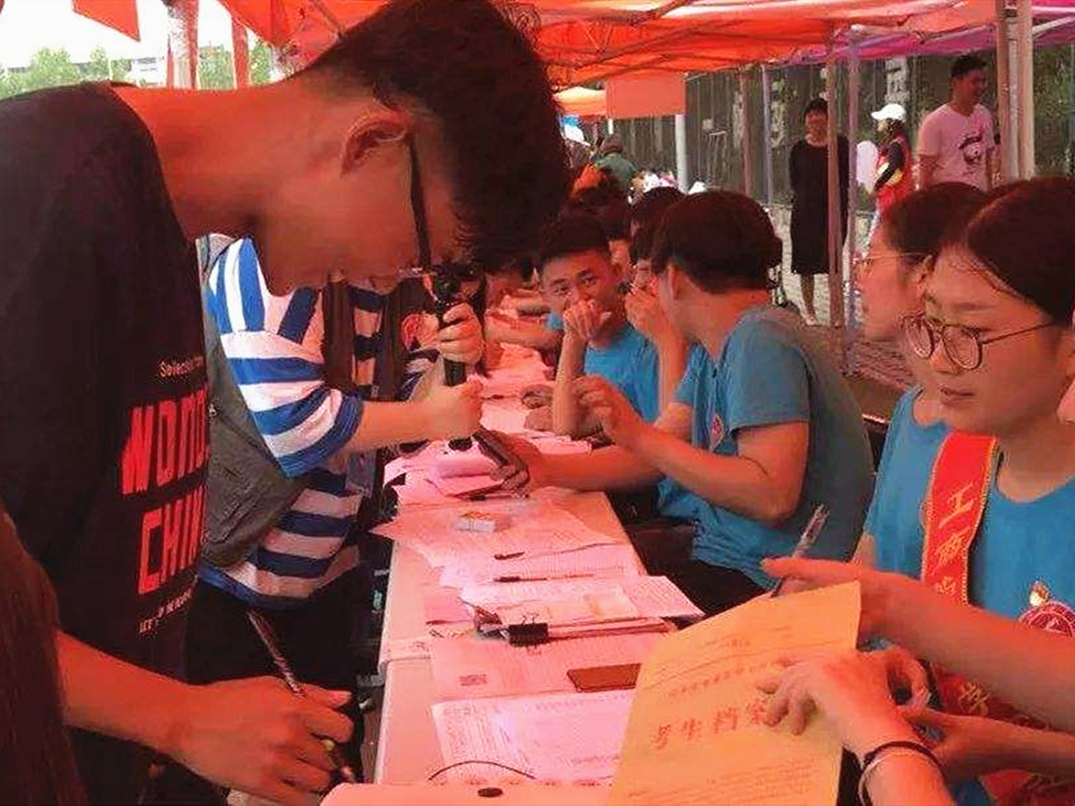 小伙高分进女子学院，妈妈称“找媳妇是大事”，网友：凡事要趁早