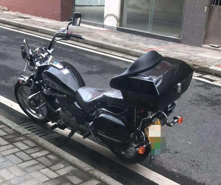 真正的美式太子车！150CC电喷引擎，2L油耗，双筒仪表，配置完善