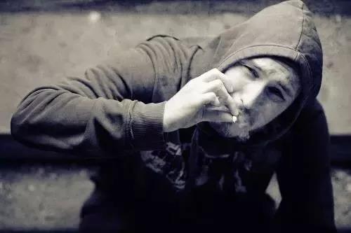 帮朋友买东西被判刑怎么处理,大学生卖东西被刑拘