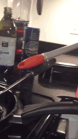 请广大“师奶”引以为戒，打死都不要让你老公入厨房