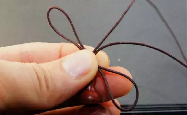 手串伸缩加珠绳打结法,单绳一珠一结打结法