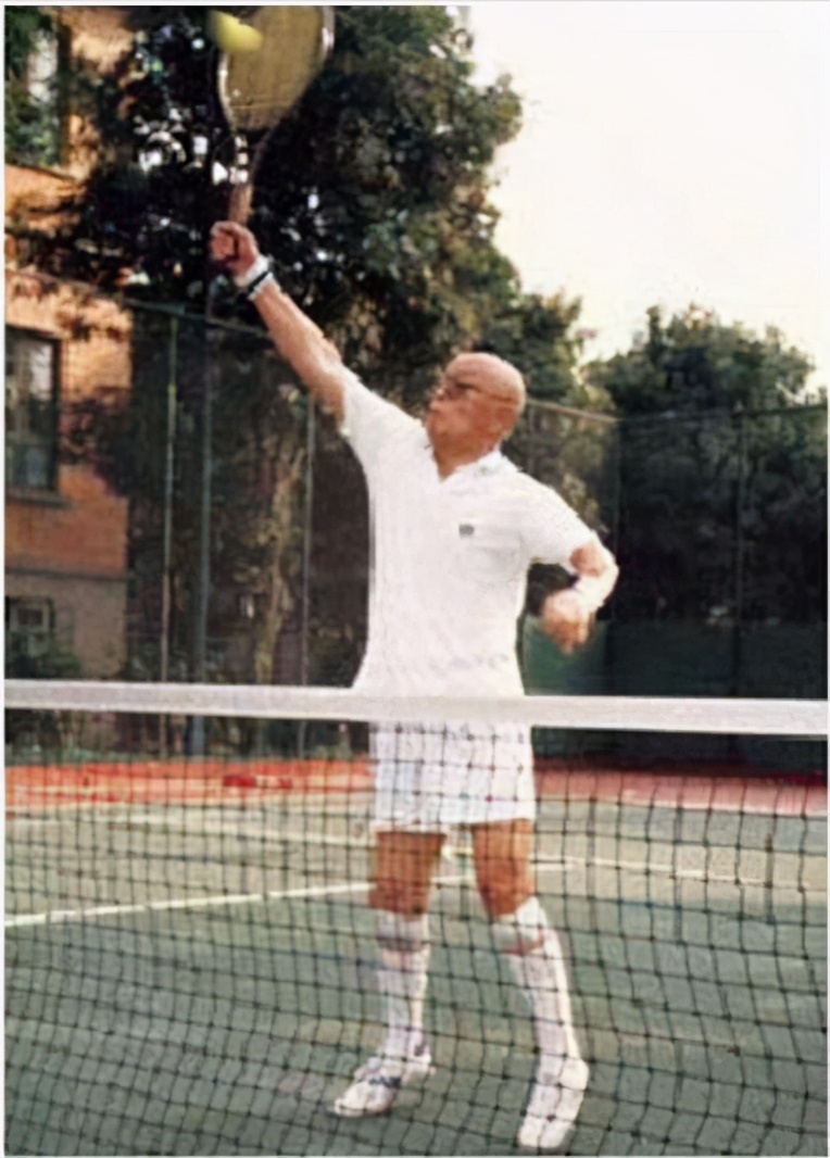 吕正操：没参加过长征，后授衔开国上将，晚年一直希望张学良回国