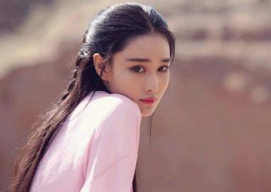 张馨予柜子倒塌,张馨予在家被妈妈砸伤