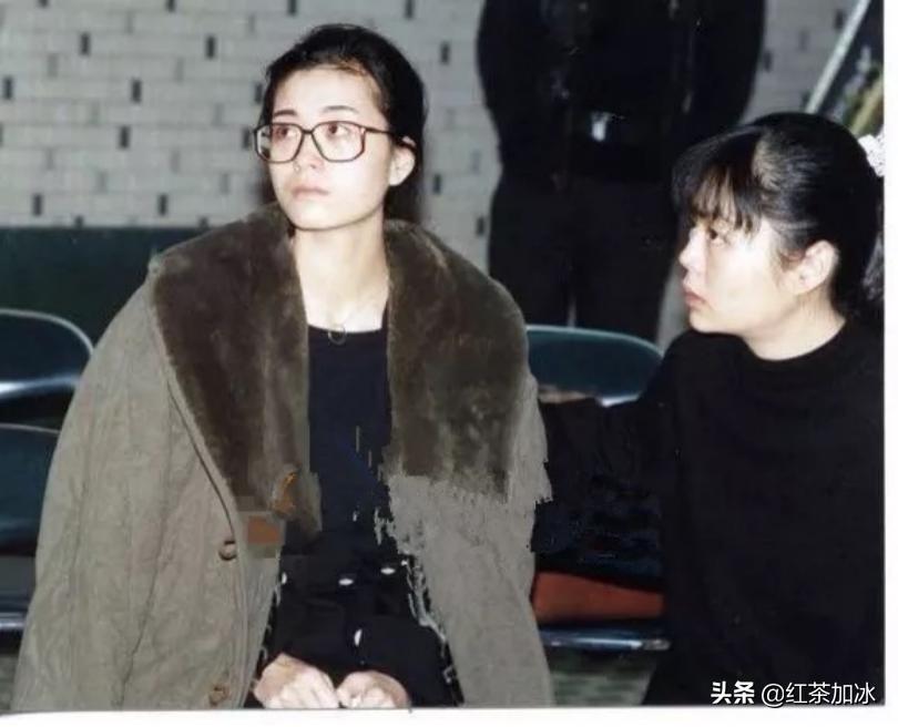 混黑帮、被咒克夫、承认当小三？“江湖女人”伍姑娘的彪悍人生