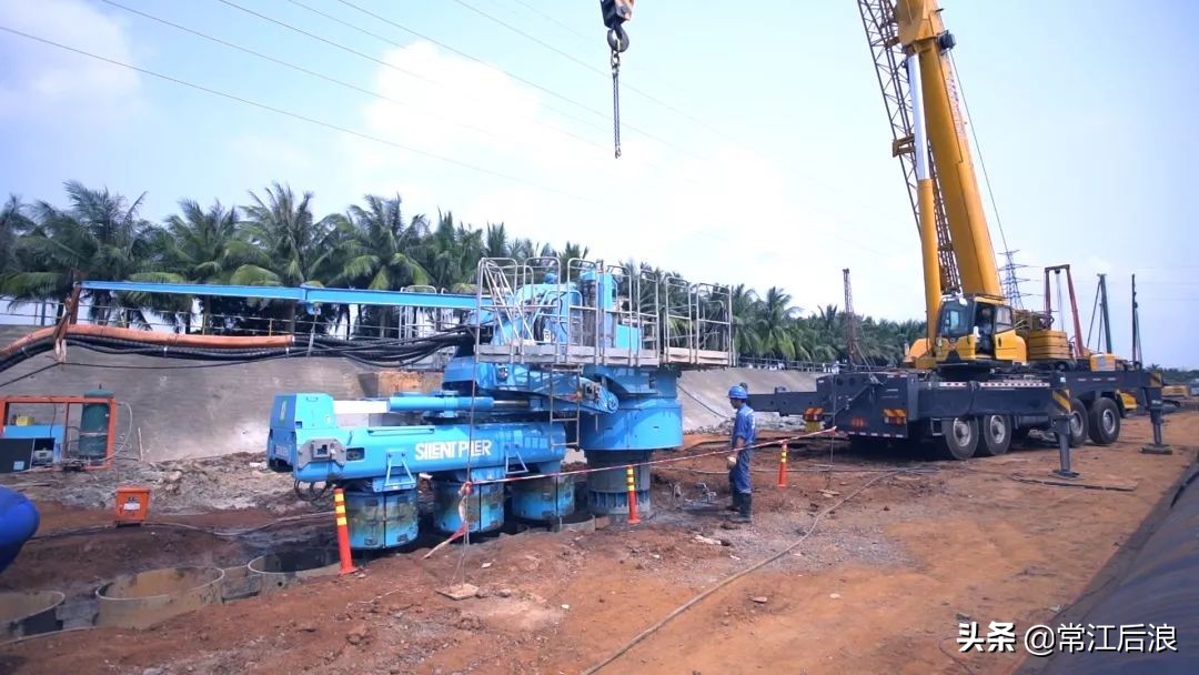 钢管静压桩机,技研静压植桩机植入工法