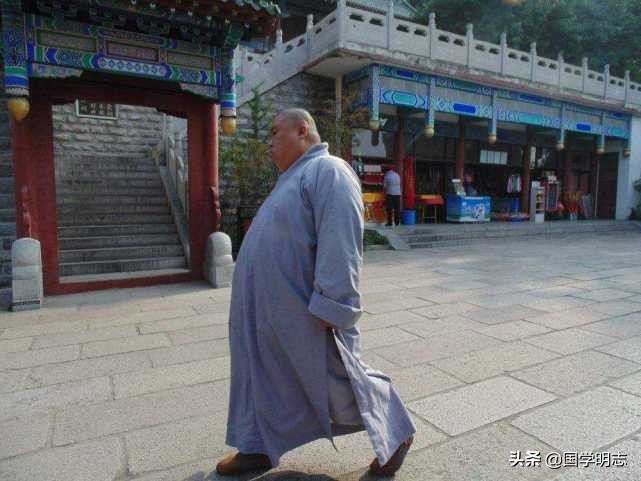 和尚道士吃素是不是更有毅力,道士和和尚都吃素为啥胖瘦不一样
