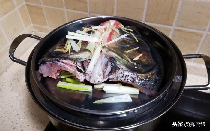 饭店里的剁椒鱼头怎么那么好吃,家常剁椒鱼头简单做法又好吃