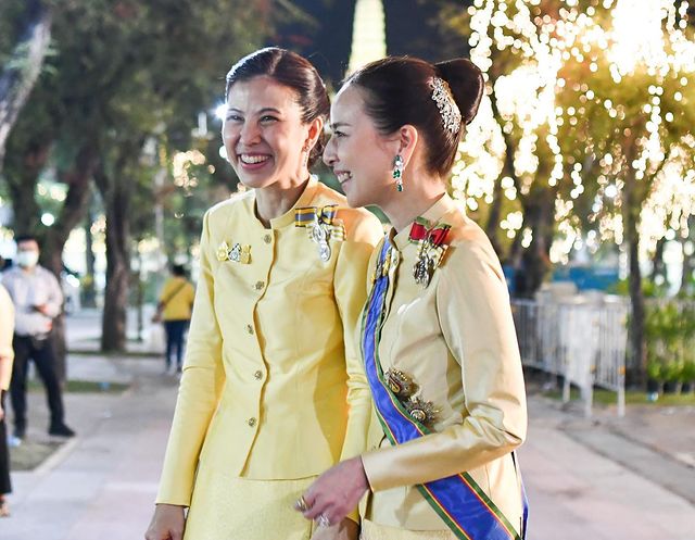 56岁泰国华裔富婆跪拜苏提达,泰国第一美女香奈儿