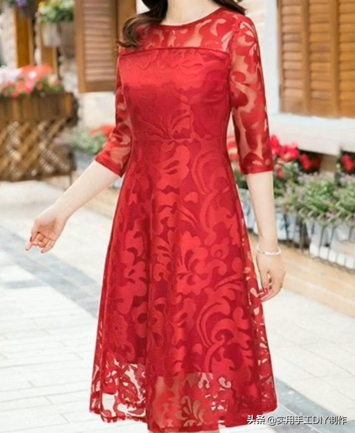 蕾丝绣花连衣裙精致美丽又优雅,设计小众蕾丝连衣裙