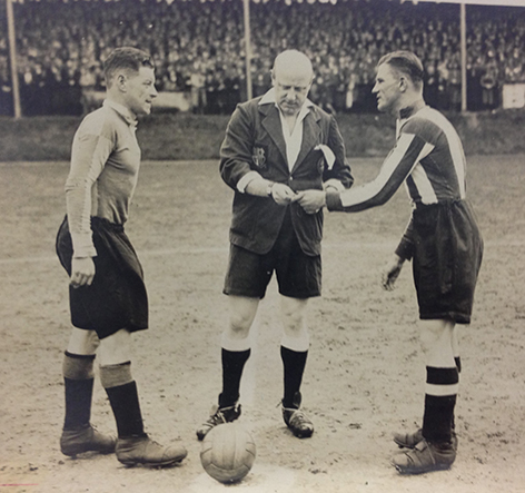 足球红牌大战,足球比赛红黄牌之父