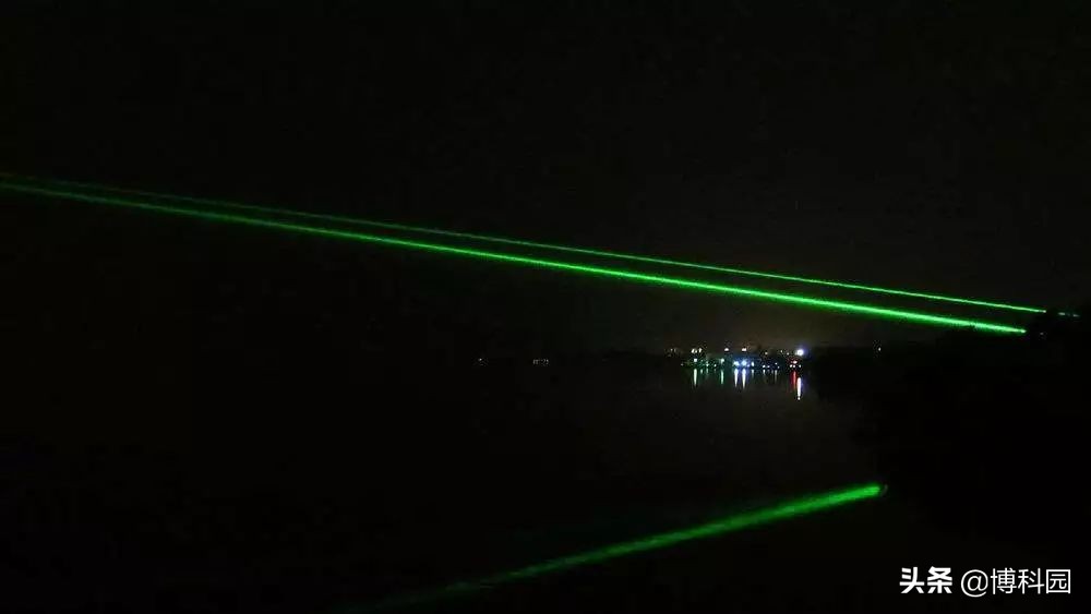 完美的光源！随机反激光器，完全吸收某种颜色的光