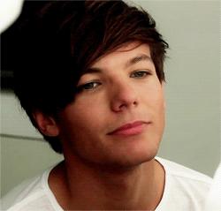 孕妇是肚子显得好还是不显好,孕妇肚子不显但是腰特别圆