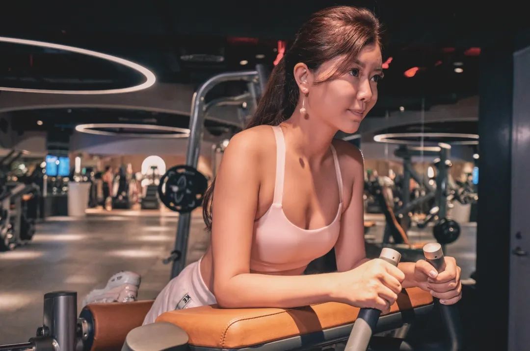 放弃空姐铁饭碗，英超女神王昊玥的逐梦之路