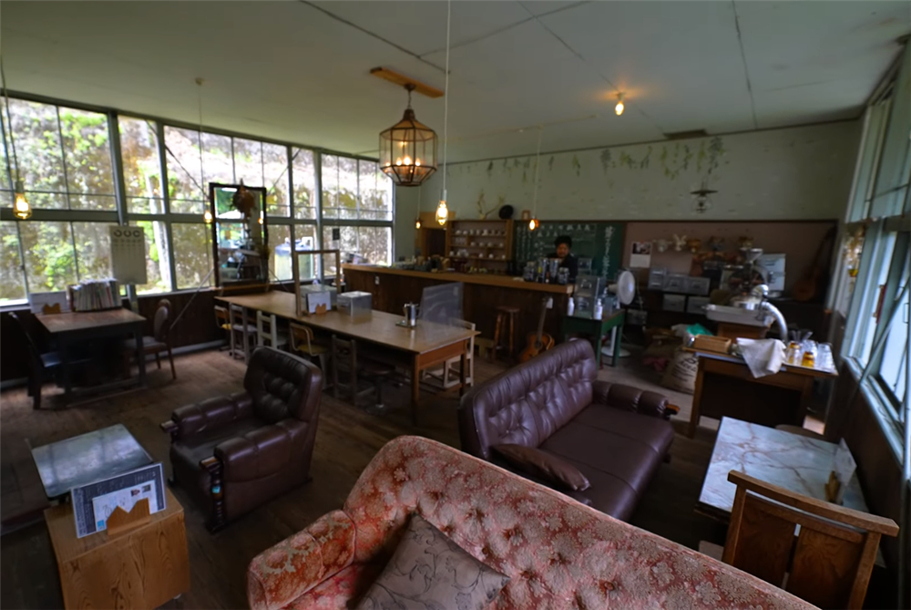 80后小伙回荒废10年农村大学,80后小伙回荒废十年的农村大学