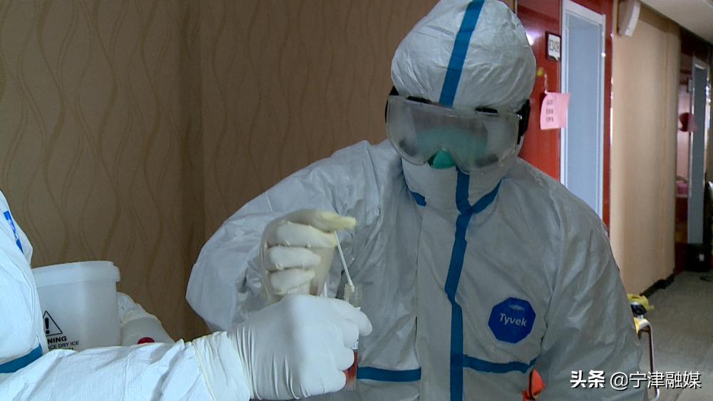 抗击疫情筑起钢铁长城,筑起了抗击疫情的巍峨长城