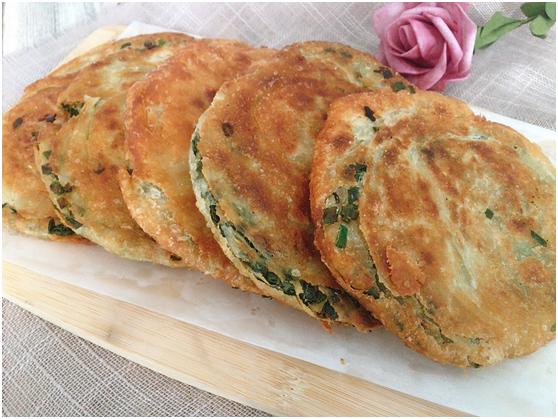不用排队了！上海阿大葱油饼在家就能做，个个香酥脆，孩子抢着吃