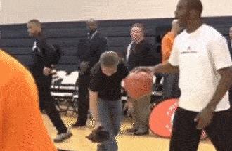 打篮球教学新手女生入门,新手打篮球怎么入门