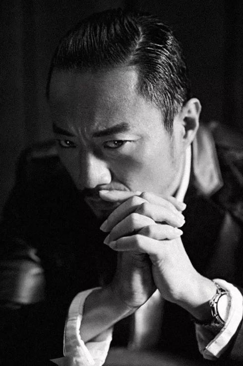 硬汉张涵予娱乐圈大器晚成的代表,张涵予饰演硬汉角色终成大器