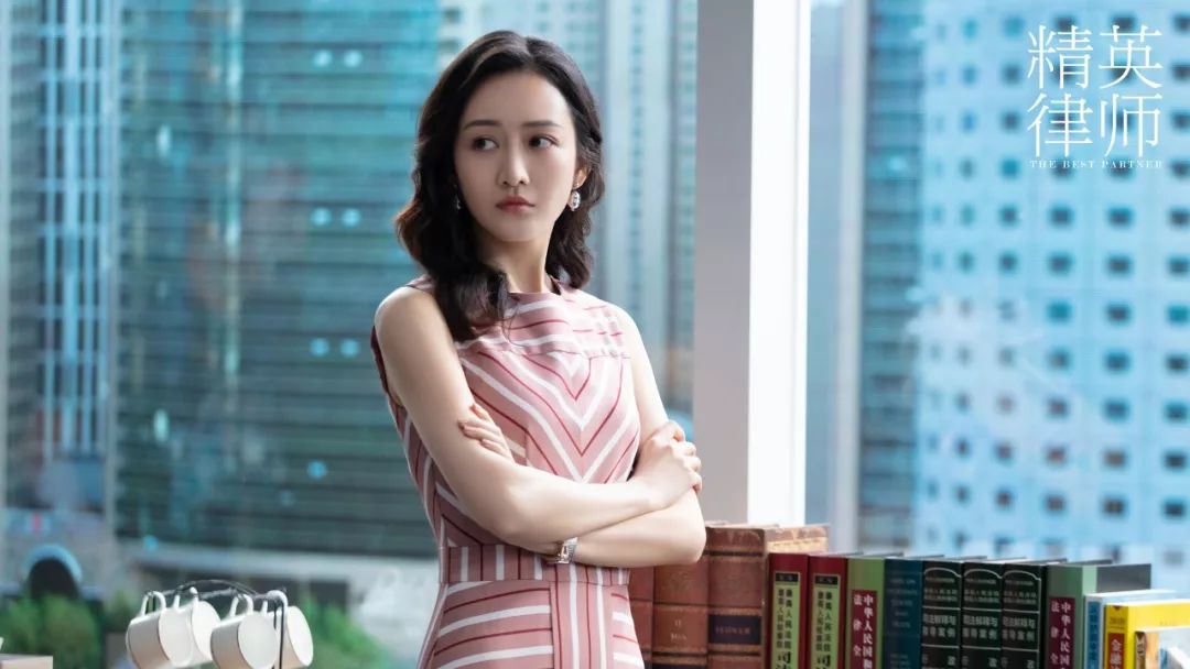 栗娜升职了吗,栗娜穿了多少套连衣裙