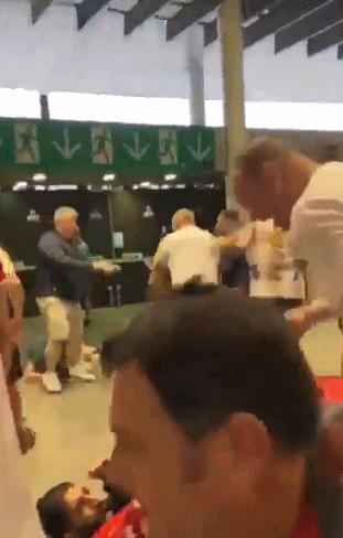 欧洲杯后，英国足球流氓又双叒叕闹事了