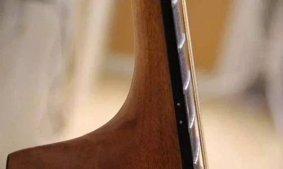 吉他一弦打品怎么解决,吉他打品怎么弄