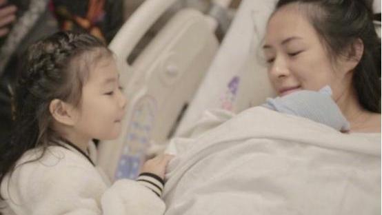 产后胀奶有硬块会疼如何疏通乳管,产后乳胀