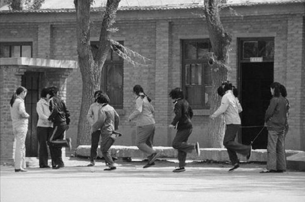 十年后当年的校园有什么变化,6070后童年学校生活的回忆