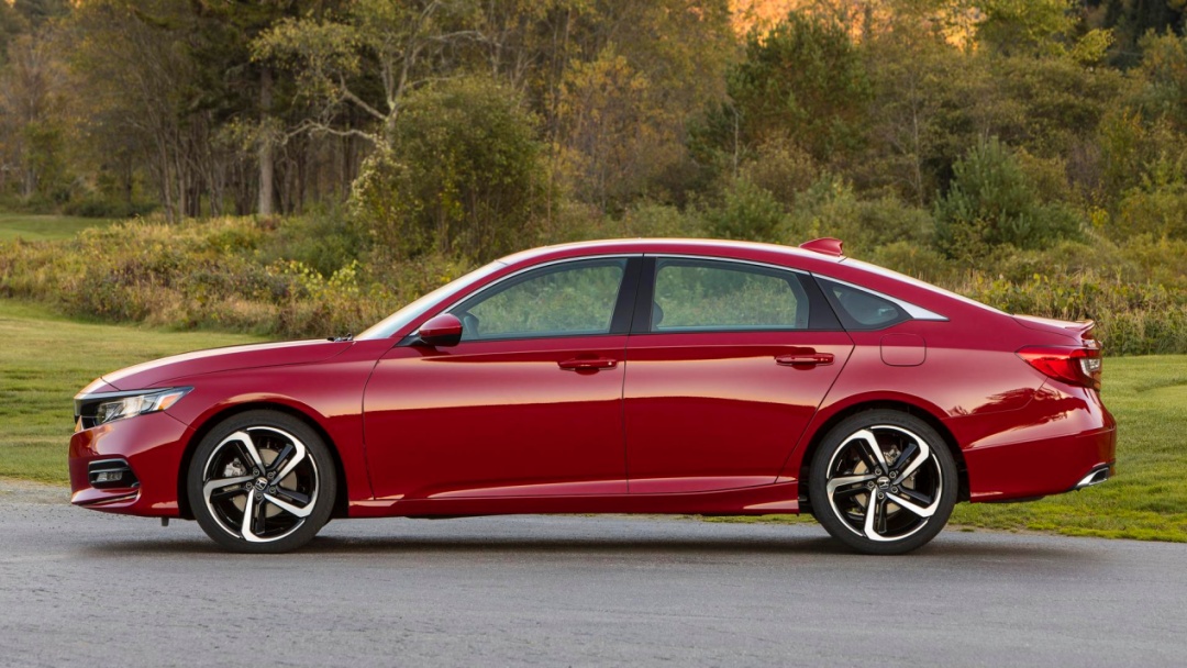 本田雅阁9.5代加速测试,日系b级车哪款省油