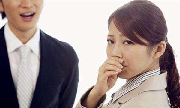 男人出门包里带点什么,男人身上出门带哪四样东西