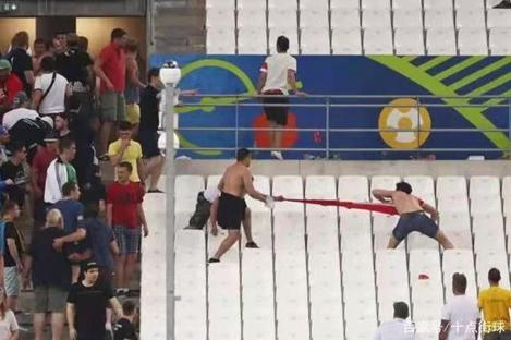 战斗民族球迷的爱恨情仇，足球队徽上见