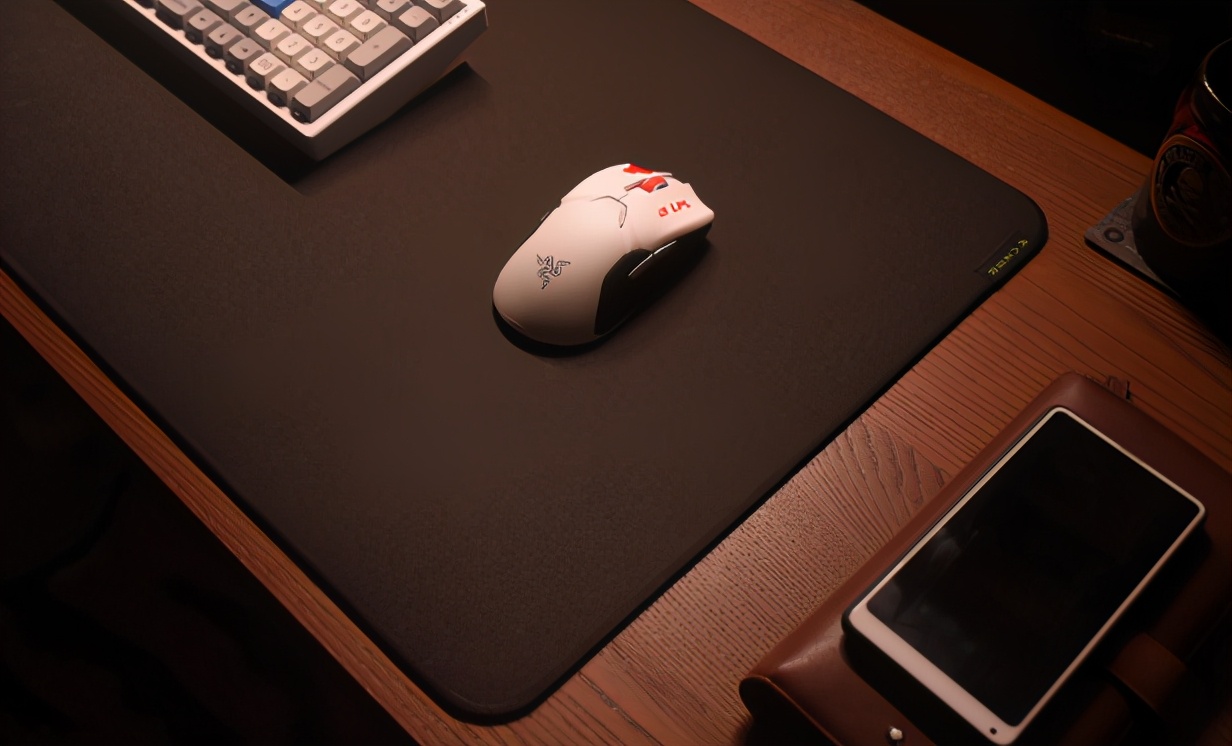 雷蛇凌甲虫游戏鼠标垫快速体验,雷蛇lpl限定款重装甲虫鼠标垫测评