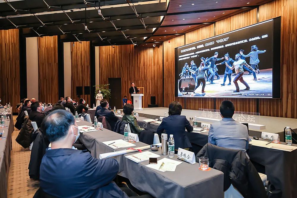 李忠:用钢笔记录粉笔