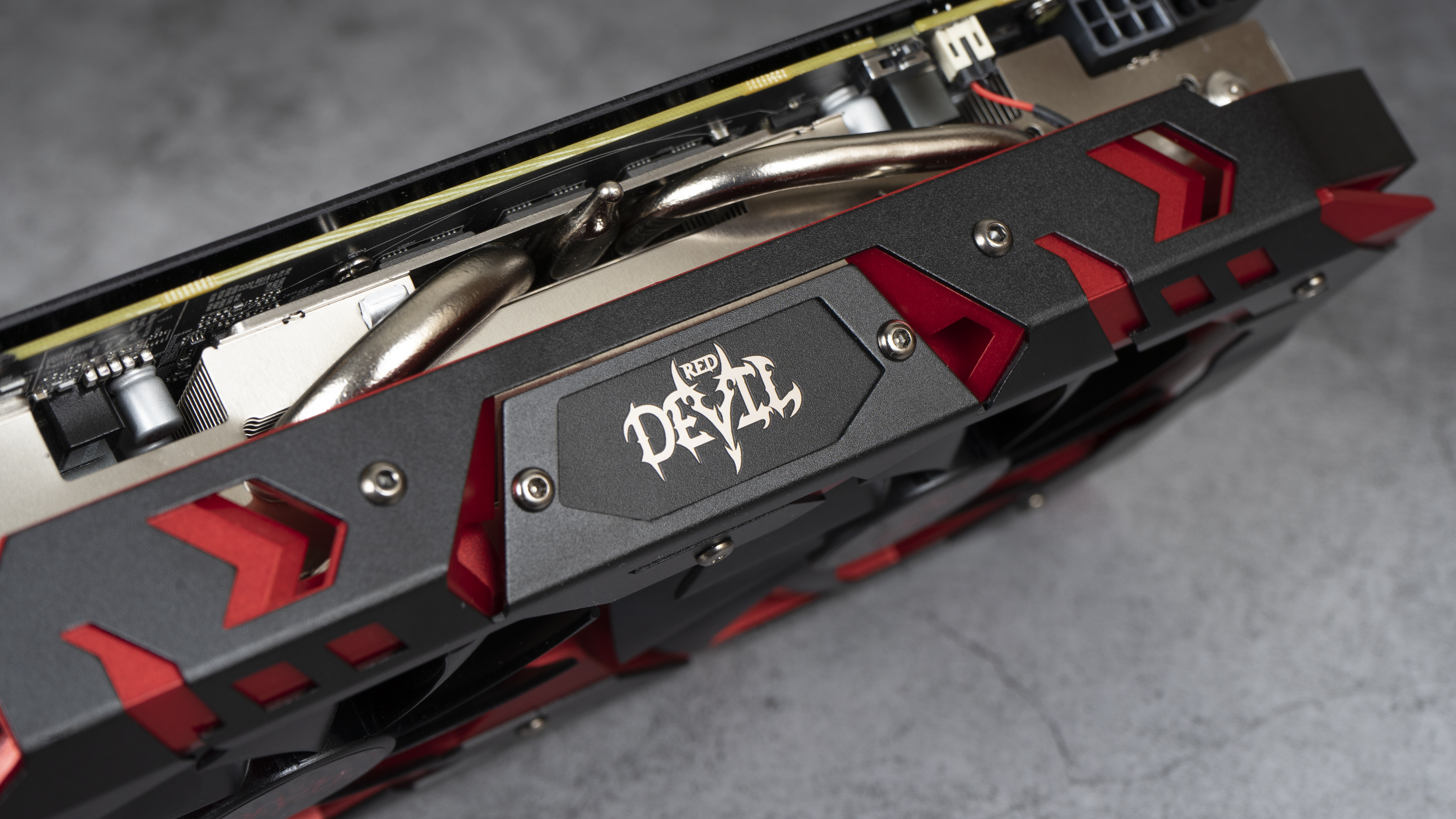 迪兰rx5908g显卡测评,rx590迪兰恶魔和蓝宝石超白金