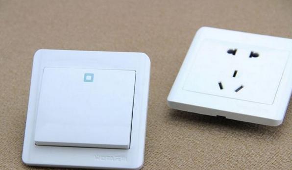 开关盒中间有缝隙怎么处理,两个开关中间缝隙怎么处理