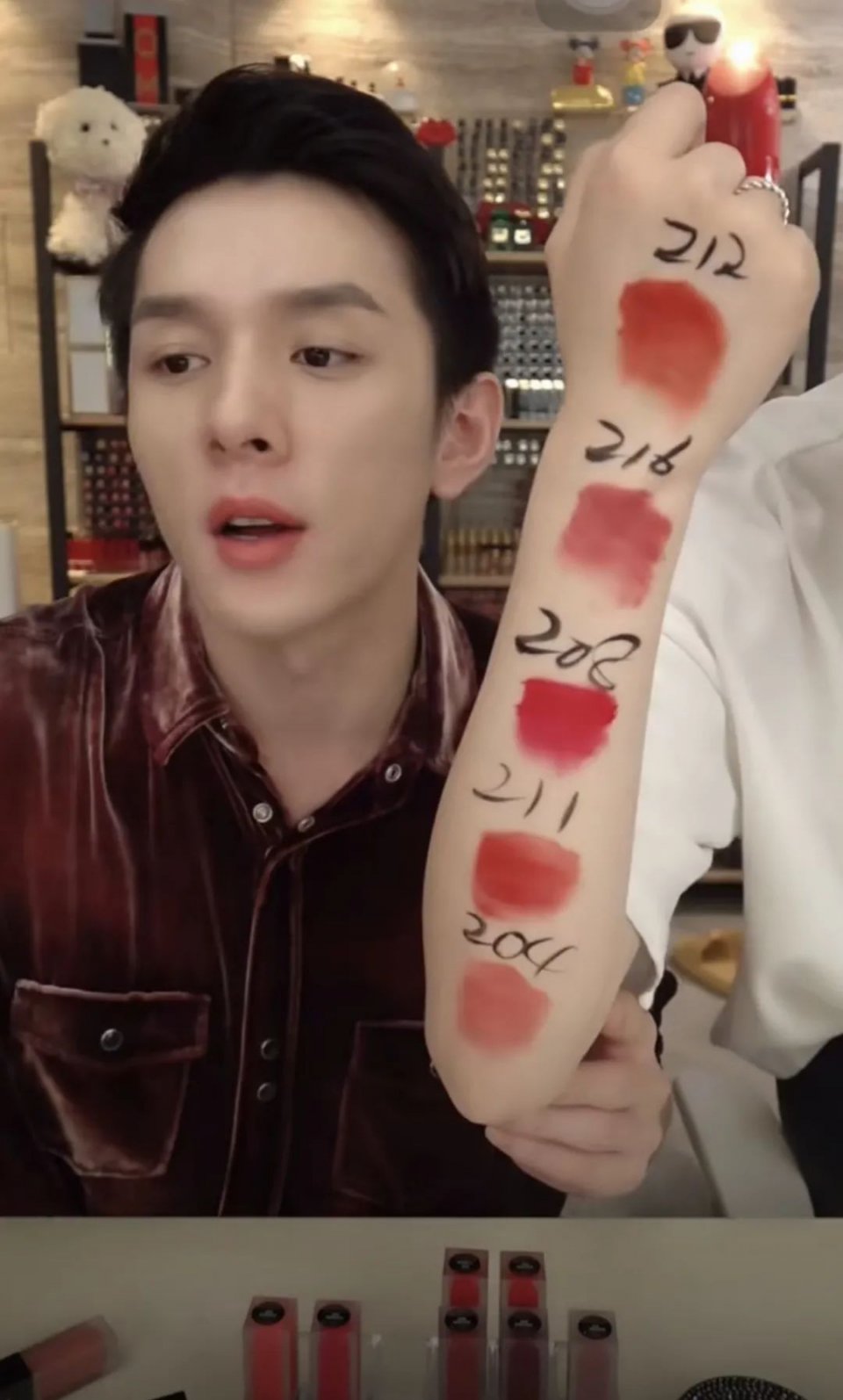 2023ysl黑管镜面唇釉推荐必买色号,ysl黑盖丝绒磨砂唇釉212