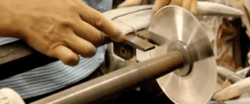 牛角梳：怎么从圆圆一个大牛角到平平无奇一把梳？