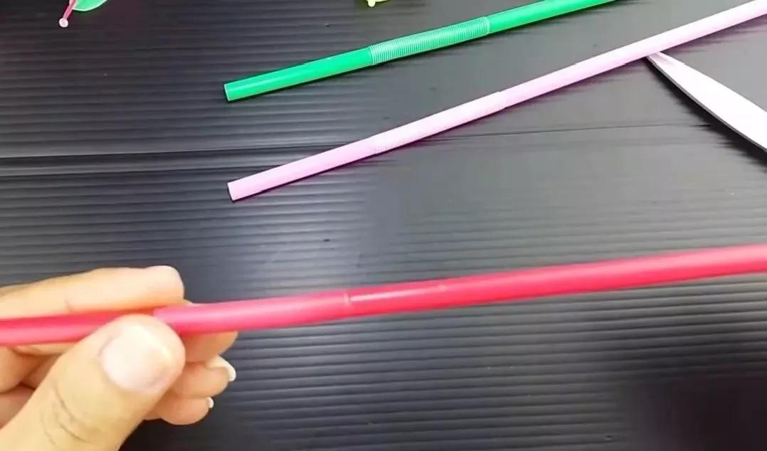 七彩的吸管剪一剪,DIY的蜗牛,天鹅,简直太像了(附教程)