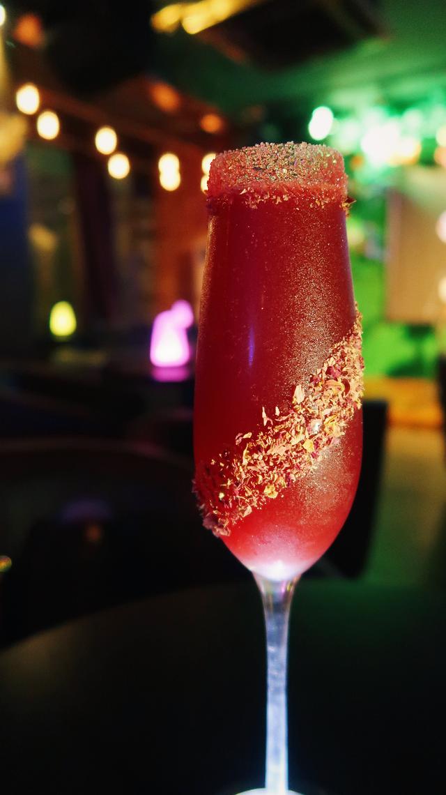 脸颊泛红毛孔粗大暗沉,脸颊泛红发烫毛孔扩张