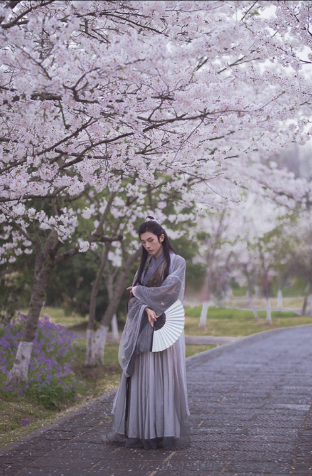 吟风·《词作》九首：冷月苍苍，幽思漫漫，闲步茫然难语