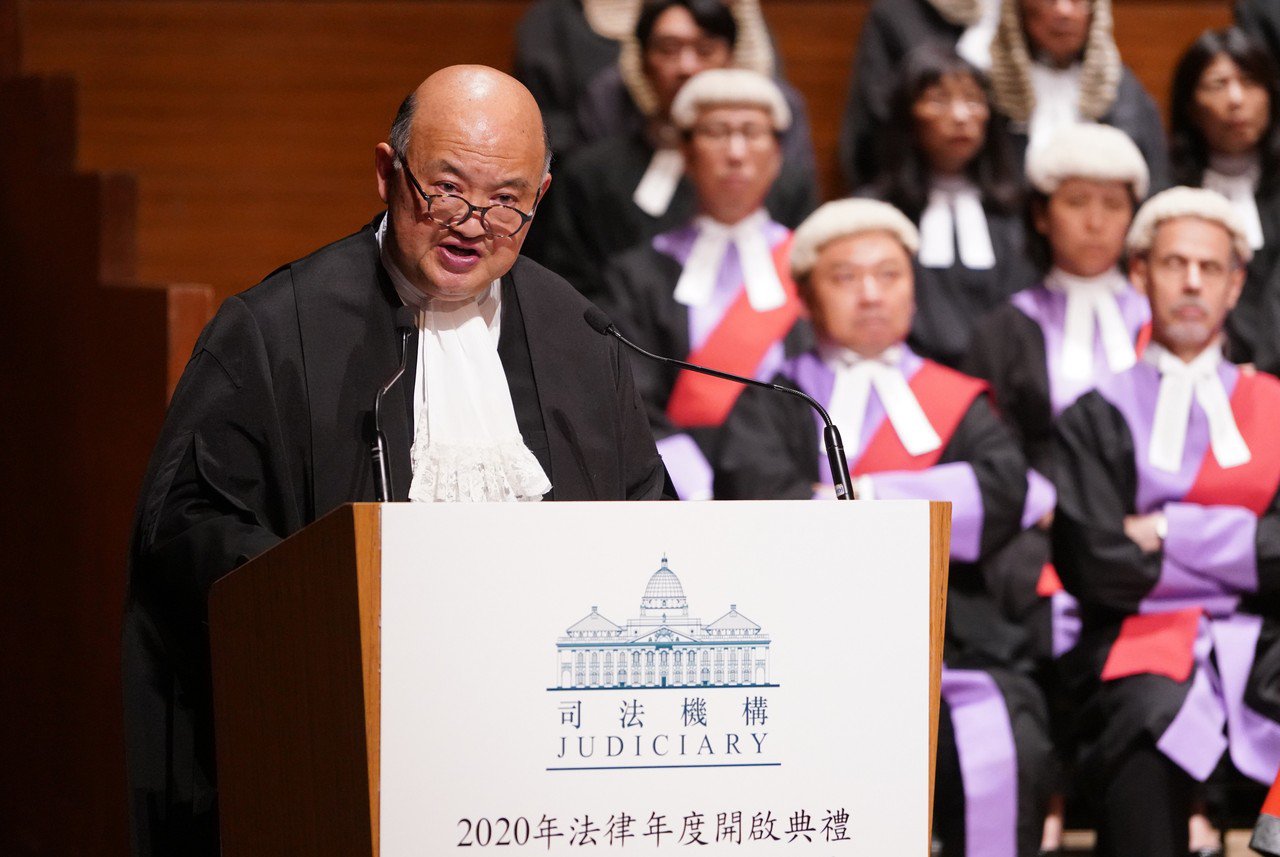 香港法律界“乱象”，完全感受不到回归，效忠还停留在英伦