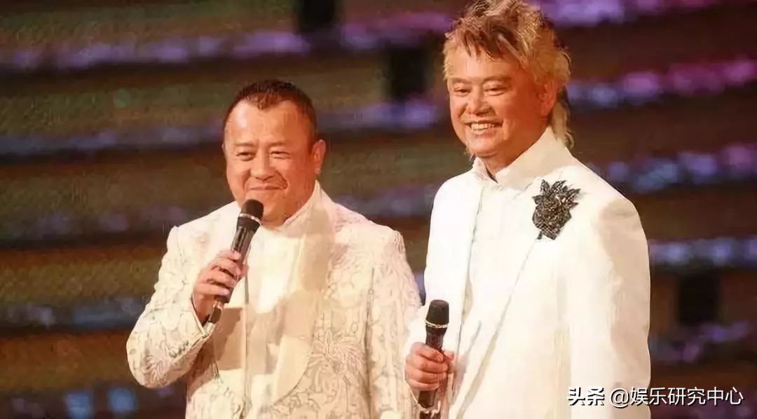 TVB爱国艺人！两次破产，和香港第一古装美女结婚40年至今无子…