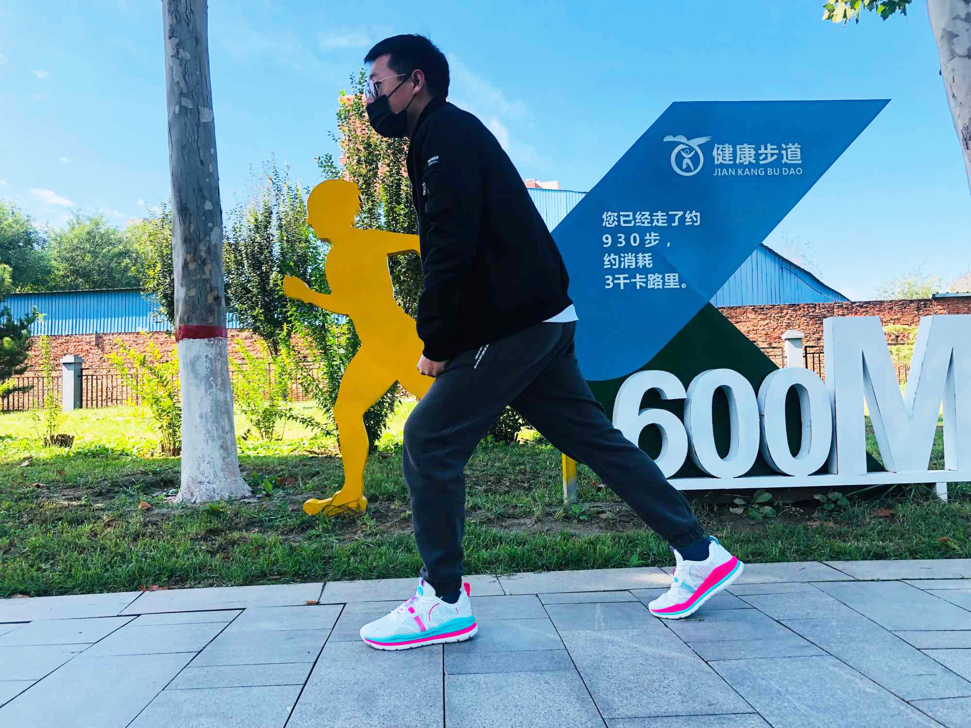 最适合中国人的跑鞋？亲测必迈老爹慢跑鞋，脚感完全不输大牌